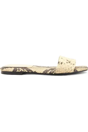 GOOD AMERICAN Zapato plano embellished en color crema talla 6 en - Cream. Talla 6 (también en 6.5, 7, 7.5, 8.5, 9, 9.