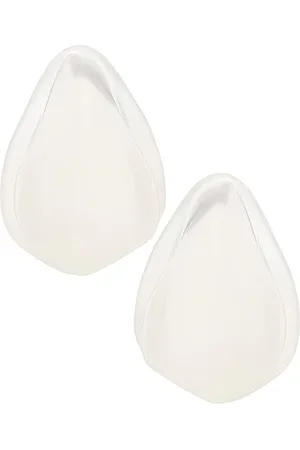 Cult Gaia Pendientes erin en color plateado metálico talla all en - Metallic Silver. Talla all.