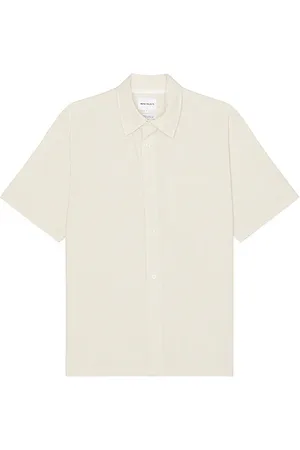 Norse projects Camisa en color crema talla M en - Cream. Talla M (también en S).