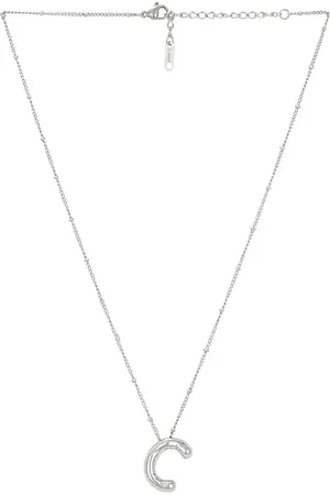 8 Other Reasons Collar letter en color metálico talla F en - Metallic Silver. Talla F (también en I, O).