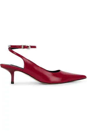 Steve Madden Tacón rizzie en color rojo talla 7 en - Red. Talla 7 (también en 8, 9).