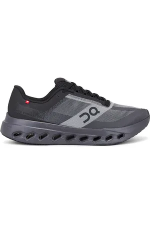 On Running Zapatilla deportiva cloudsurfer en color negro talla 11.5 en - Black. Talla 11.5 (también en 12, 12.5, 7).