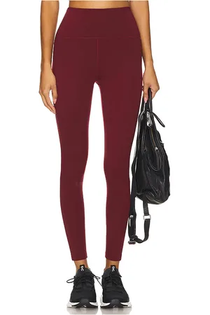 Beyond Yoga Leggings midi powerbeyond strive en color burgundy talla L en - Burgundy. Talla L (también en M, S, XL, XS).