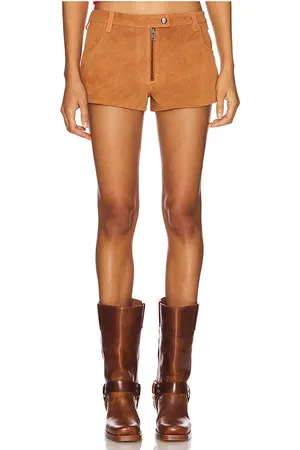 Understated Leather X revolve perfect suede short en color talla L en - Tan. Talla L (también en M, S, XL, XS).