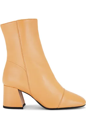 Free People Bota wisteria en color bronce talla 10 en - Tan. Talla 10 (también en 6, 6.5, 7, 7.5, 8, 8.5, 9, 9.5).