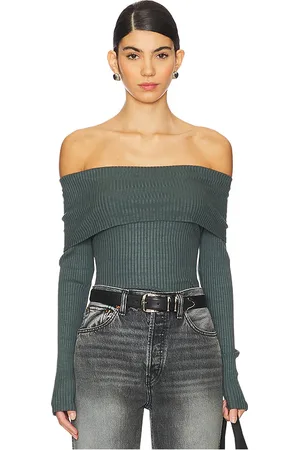 LA Made Kayla off shoulder long sleeve top en color verde salvia talla L en - Sage. Talla L (también en M, S, XL, XS, XXL).