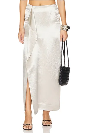 Bondi Born Falda larga cruzada kobe en color metálico talla L en - Metallic Silver. Talla L (también en M, S, XS).