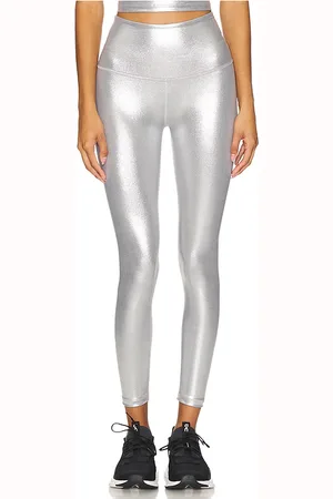 Beyond Yoga Caught en the midi high waisted legging en color plateado metálico talla L en - Metallic Silver. Talla L (tambié