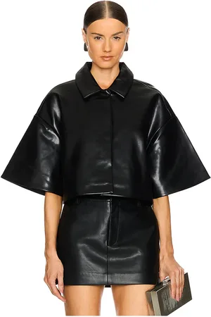 SER.O.YA Chaqueta corta de piel sintética adi en color talla M en - Black. Talla M (también en S).