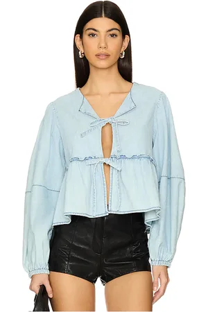 Free People Blusa denim brunch babe en color azul talla L en - Blue. Talla L (también en S, XS).
