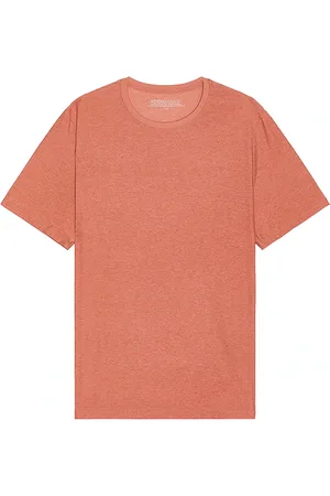 Beyond Yoga Camiseta en color rojo ladrillo talla L en - Brick. Talla L (también en M, XL/1X).
