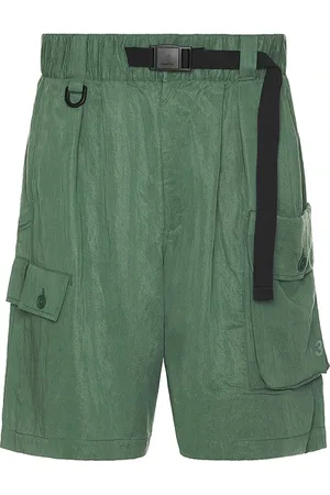 Y-3 Shorts en green en color militar talla L en - Army. Talla L (también en M, S).
