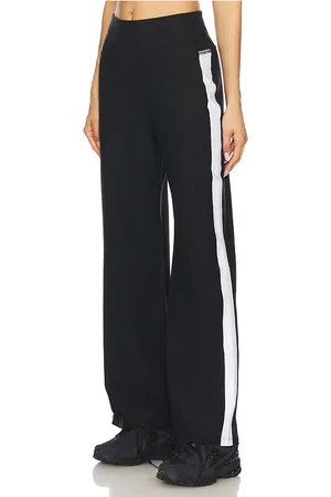 Beyond Yoga Pantalón de rayas spacedye laid back en color negro talla L en - Black. Talla L (también en M, S