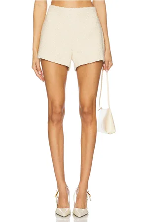 ASTR Rivka shorts en color beige talla L en - Beige. Talla L (también en S, XL).