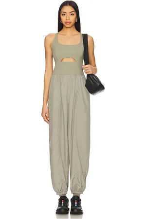 Free People Jumpsuit righteous en color verde oliva talla L en - Olive. Talla L (también en M, S, XL, XS).