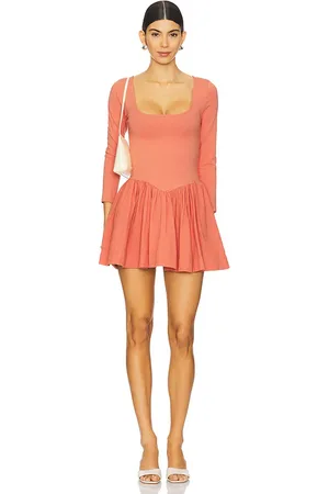 Free People Minivestido free-est onda en color coral talla L en - Coral. Talla L (también en M, S, XS).