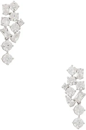Shashi Pendientes largos jacklyn en color metálico talla all en - Metallic Silver. Talla all.