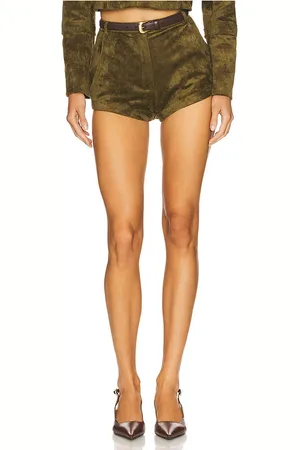 Amanda Uprichard X revolve kelso suede short en color talla L en - Olive. Talla L (también en M, S, XL, XS).