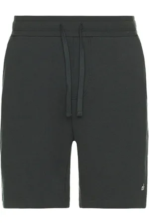 alo Chill short en color verde oscuro talla L en - Dark Green. Talla L (también en M, S, XL/1X).
