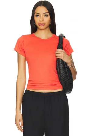 ÉTERNE Fitted crewneck short sleeve top en color rojo talla L en - Red. Talla L (también en M, S, XL, XS).