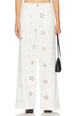 For Love & Lemons Jeans holgados con ojales daisy en color talla L en - White. Talla L (también en M, S, XL, XS).