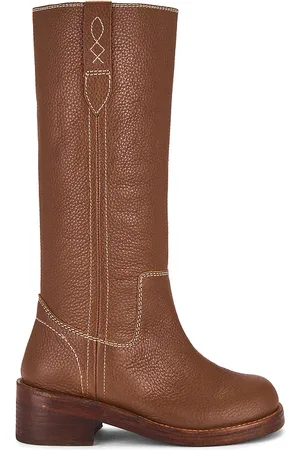 Free People Bota de tirón. blaze en color bronce talla 10 en - Tan. Talla 10 (también en 8.5, 9, 9.5).