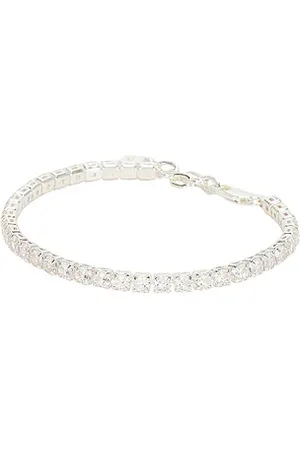 Ettika Brazalete tenis crystal en color metálico talla all en - Metallic Silver. Talla all.
