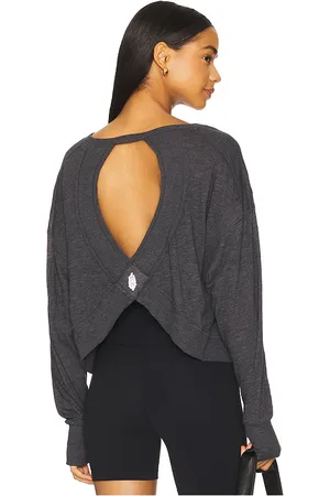 Free People X fp movement my time layer top en color charcoal talla L en - Charcoal. Talla L (también en M, S, XL, XS).