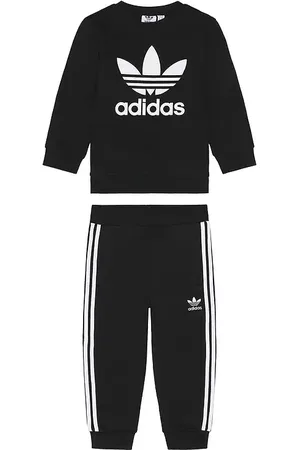 adidas Conjunto crew en color talla 18M en - Black. Talla 18M (también en 2T, 3T).