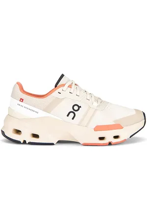 On Running Zapatilla deportiva cloudpulse en color crema talla 10 en Cream & Salm - Cream. Talla 10 (también en 10.5, 11, 5.5, 6.5, 7, 7.5, 8, 8.5, 9, 9.