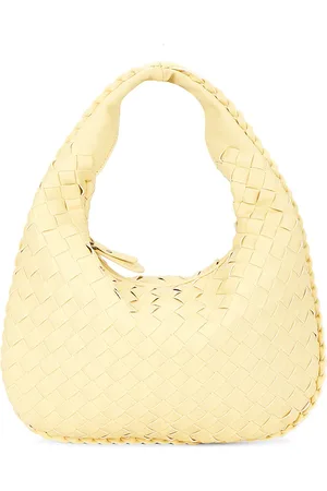 8 Other Reasons Bolso hombro emily en color amarillo limon talla all en - Lemon. Talla all.