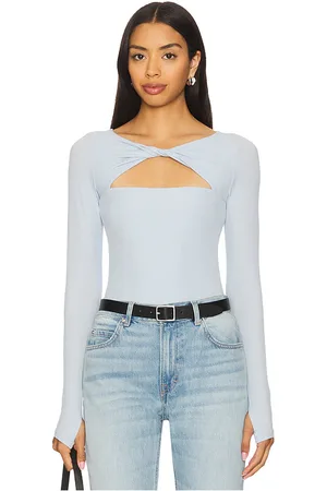 Michael Lauren Azura knotted neck top en color bebe azul talla L en - Baby Blue. Talla L (también en M, S, XL, XS).