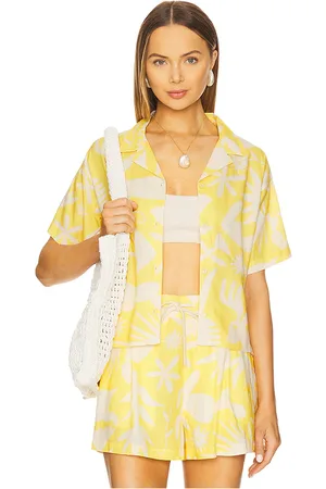 Sendero Provisions Blusa de manga corta con botones isla en color amarillo talla L en - Yellow. Talla L (tam
