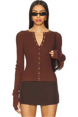 Lioness X revolve ivy league top en color marrón talla L en - Brown. Talla L (también en M, S, XL, XS).