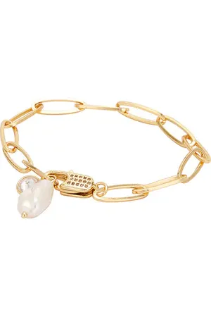 Ettika Brazalete de perlas en color oro metálico talla all en - Metallic Gold. Talla all.