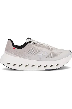On Running Zapatilla deportiva cloudsurfer next en color gris talla 10 en - Grey. Talla 10 (también en 10.5, 5, 6, 6.5, 7, 7.5, 8, 8.5, 9, 9.5)