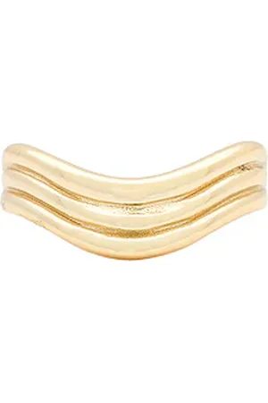 Shashi Anillo waves en color oro metálico talla 6 en - Metallic Gold. Talla 6 (también en 7, 8).