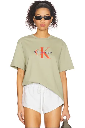 Calvin Klein Camiseta monologo en color verde salvia talla L en - Sage. Talla L (también en M, S, XL/1X).