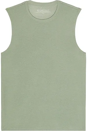 Beyond Yoga Camiseta tirantes en color verde salvia talla L en - Sage. Talla L (también en M, S, XL/1X).