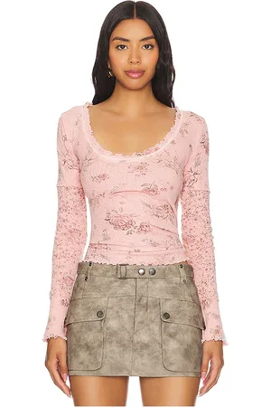 Free People Top térmico clover printed en color rosado talla S en - Pink. Talla S (también en XS).