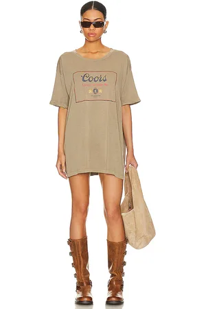 The Laundry Room Camiseta tamaño grande coors fine banquet en color bronce talla L en - Tan. Talla L (también en M, S, XL