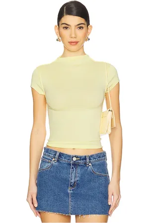 Free People X revolve lola tee en color talla L en - Yellow. Talla L (también en M, S, XL).