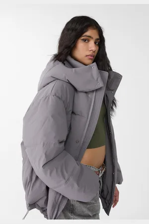 Stradivarius Cazadora oversize acolchada capucha 28