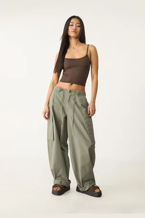Stradivarius Pantalón cargo parachute 30