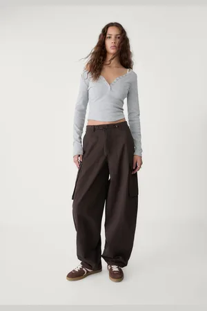 Stradivarius Pantalón cargo parachute 24