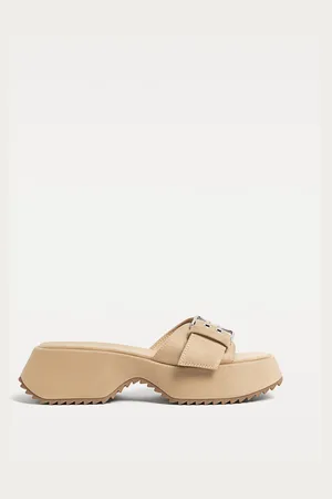 Stradivarius Sandalias planas plataforma 26