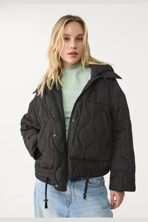 Stradivarius Cazadora acolchada con capucha 28