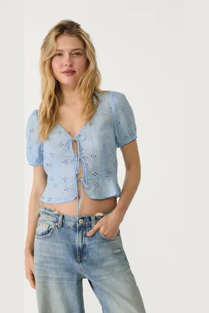 Stradivarius Blusa fluida nudos bordada 28