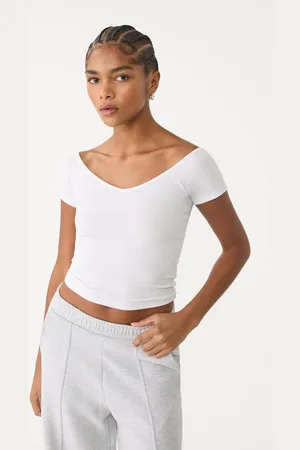 Stradivarius Camiseta escote pico canalé 28