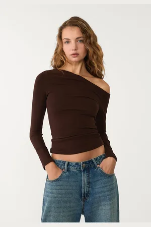 Stradivarius Camiseta escote asimétrico 24